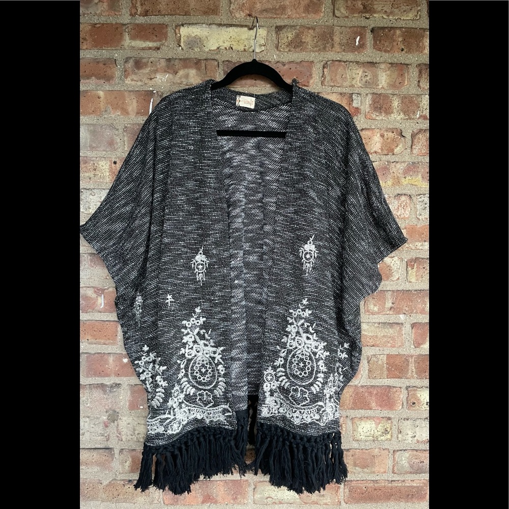 Umbrale Woman Brocade Fringe Poncho🖤